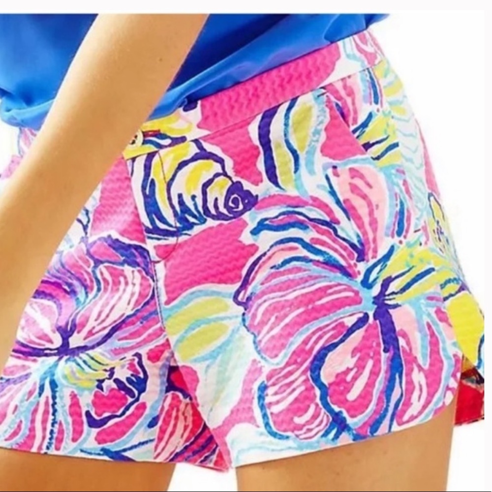 Size 8 Lilly Pulitzer Adie short swept by the tides